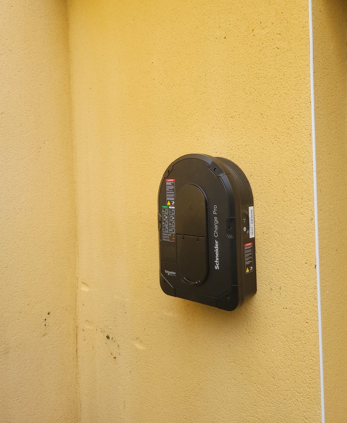 Borne Schneider Charge Pro pour usage professionnel